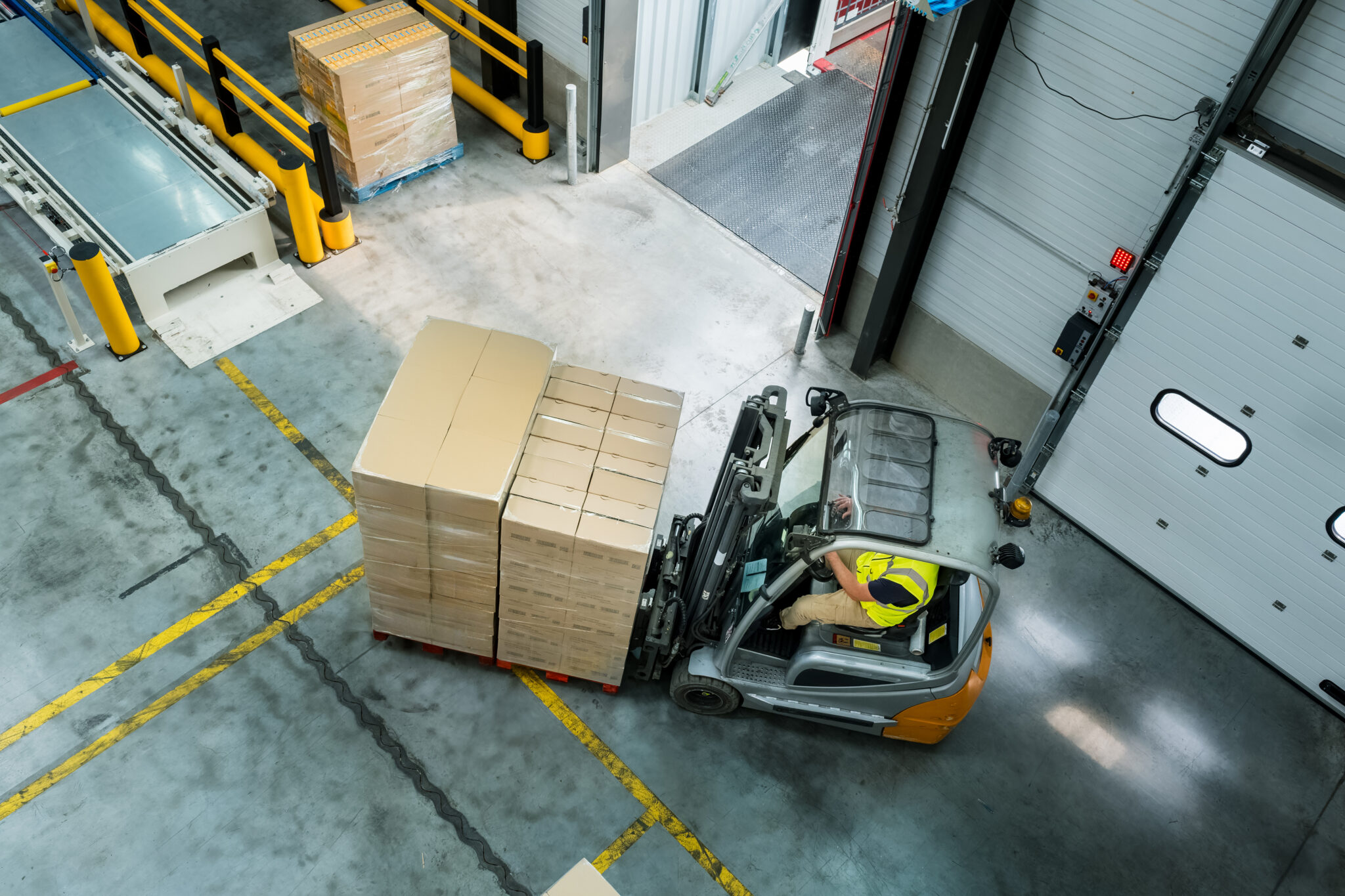 Gabelstapler in Lagerhalle bei mago-pack GmbH